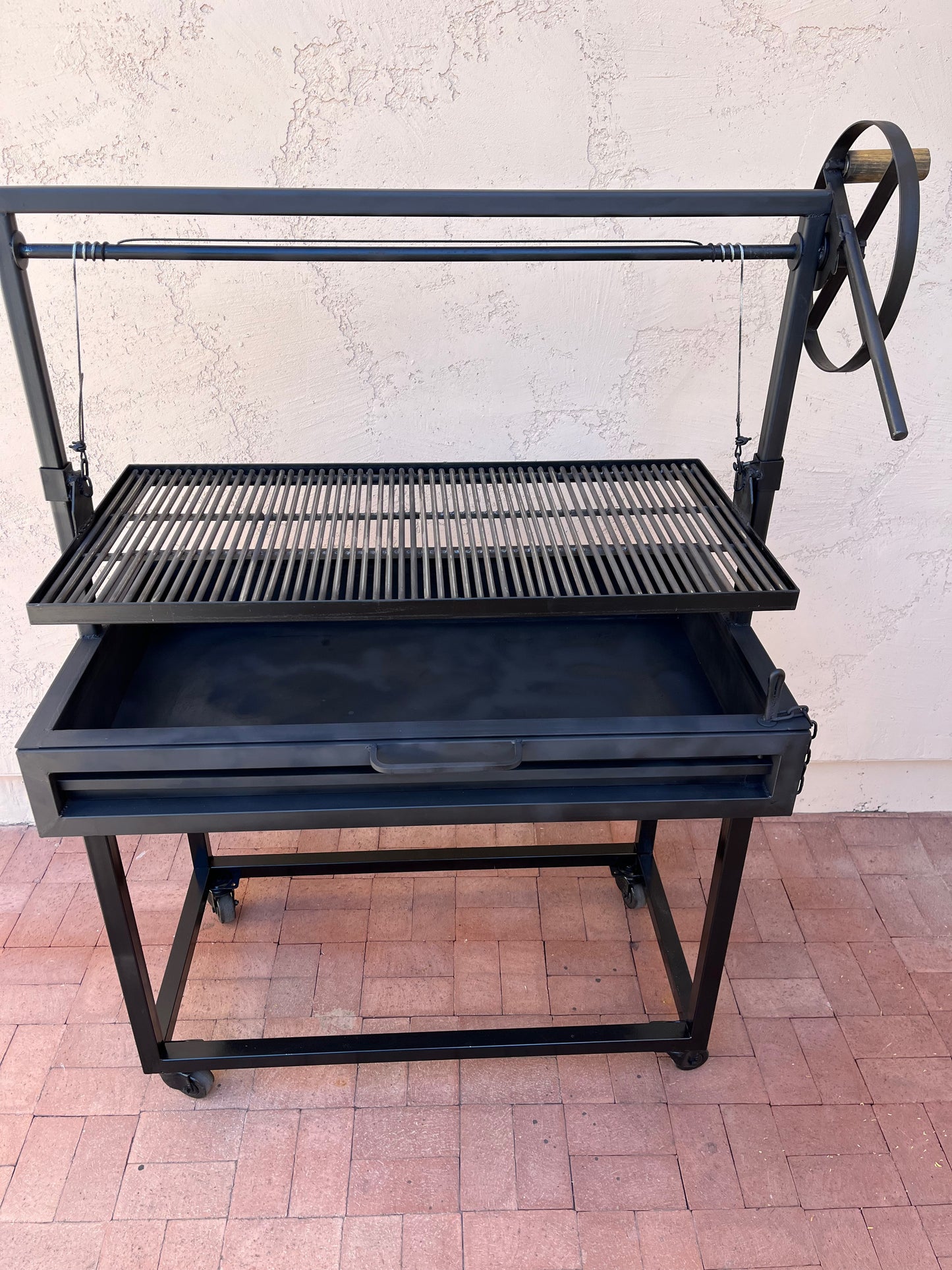 Santa Maria Grill w/ Round Grill Grates  44" x 24"