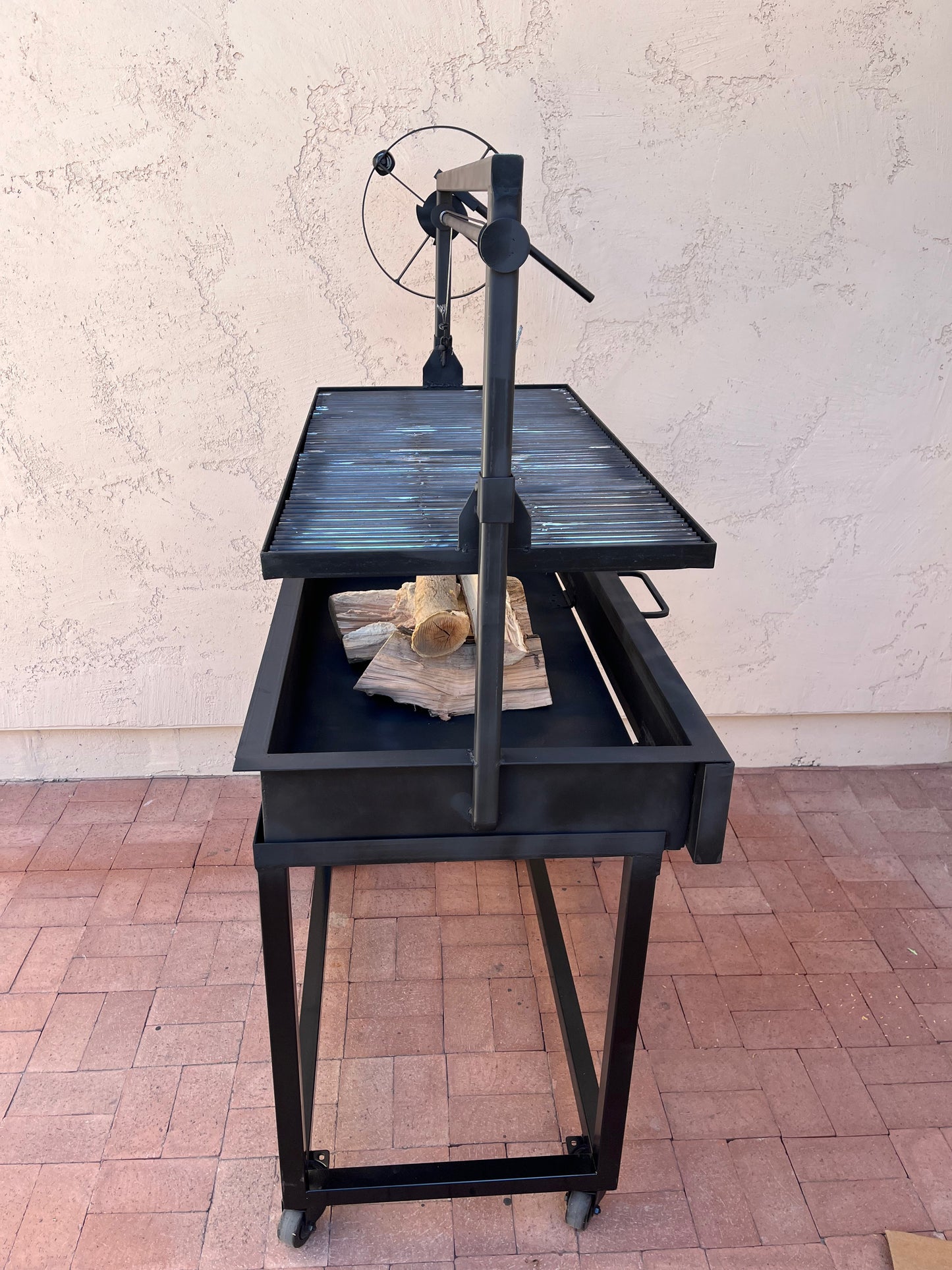 Santa Maria Grill w/ Round Grill Grates  44" x 24"