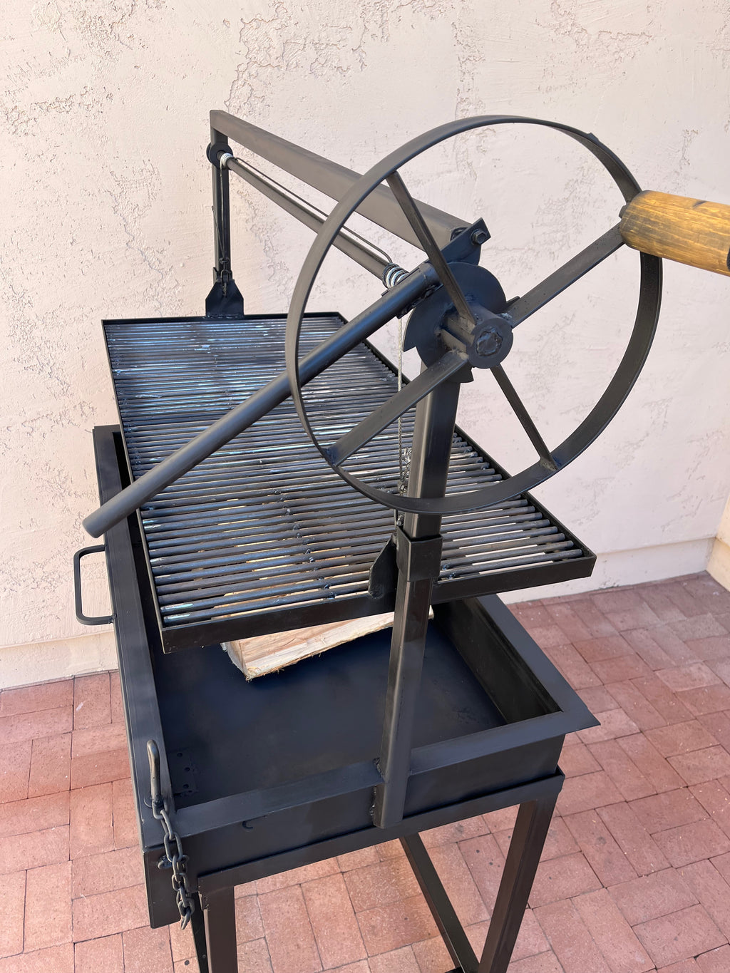 Santa Maria Grill w/ Round Grill Grates  44" x 24"